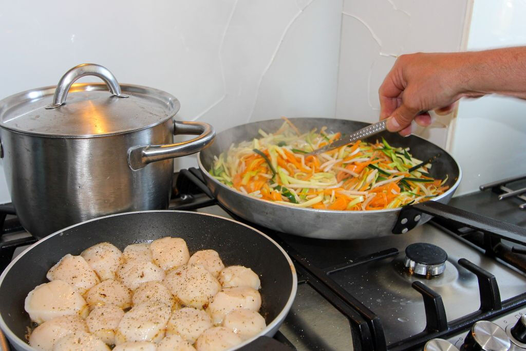 Aula de culinária à noite