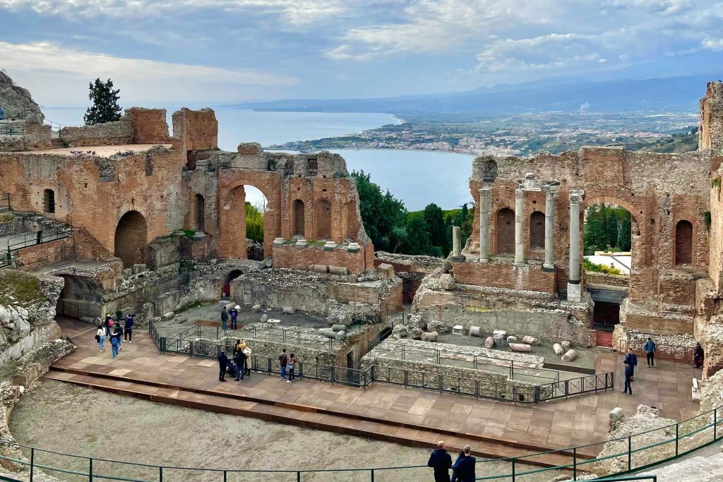 Giardini Naxos, Taormina e Castelmola: Tour guidato + trasferimenti da Catania