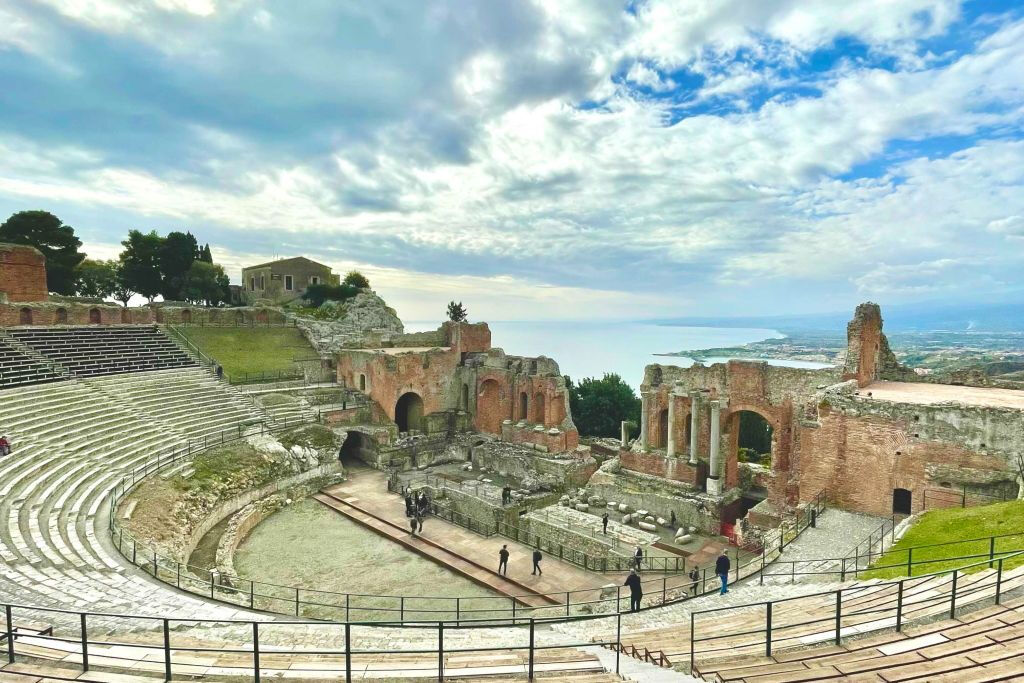 Giardini Naxos, Taormina e Castelmola: Tour guidato + trasferimenti da Catania