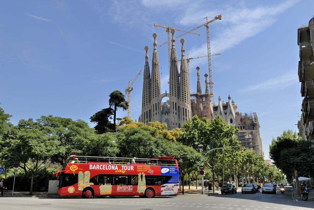 Ônibus hop-on hop-off + passeio imersivo e museu do FC Barcelona