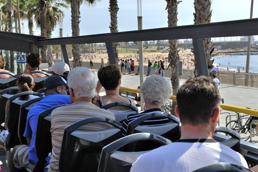 Hop-on Hop-off Bus + FC Barcelona Immersive Tour & Museum