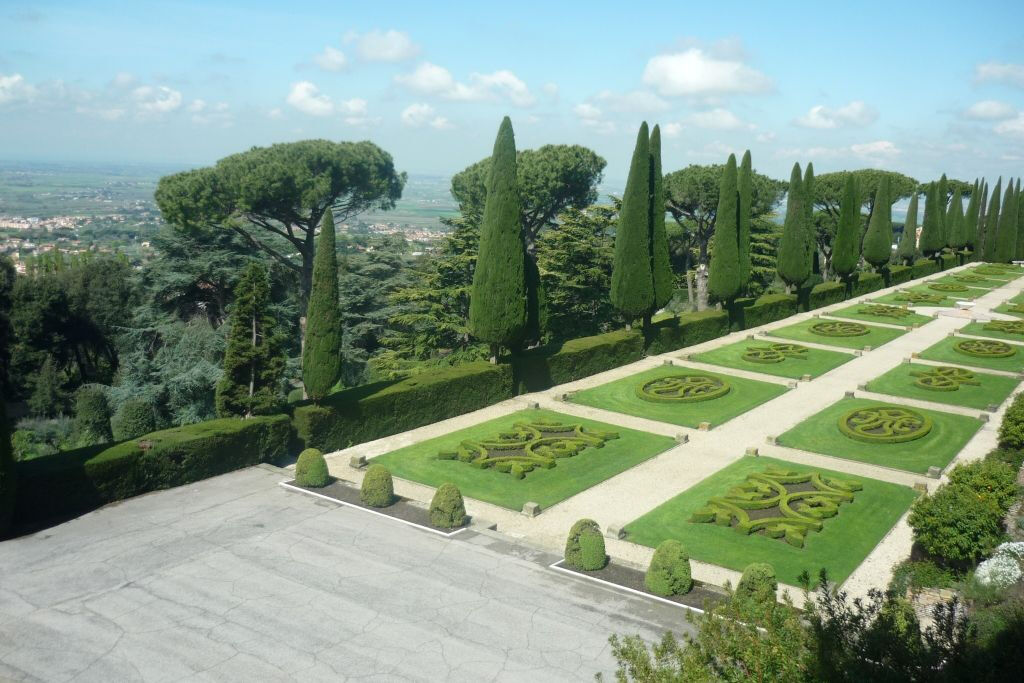Pontifical Villas of Castel Gandolfo Gardens: Eco Minibus Tour