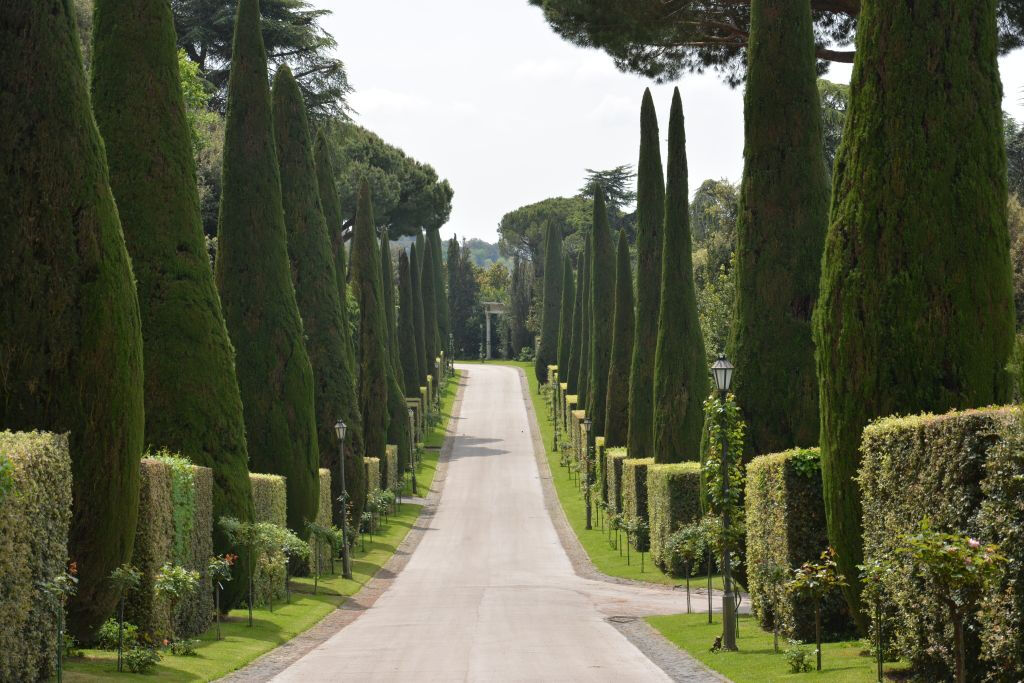Pontifical Villas of Castel Gandolfo Gardens: Eco Minibus Tour