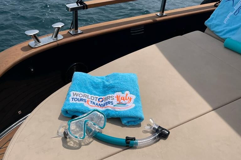 Capri: passeio de barco para pequenos grupos saindo de Nápoles