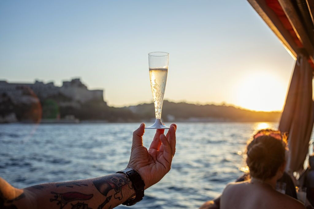 Nápoles: Cruzeiro ao pôr do sol + aperitivo no Golfo de Nápoles