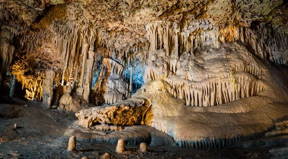 Dinosaurland y Cuevas del Hams