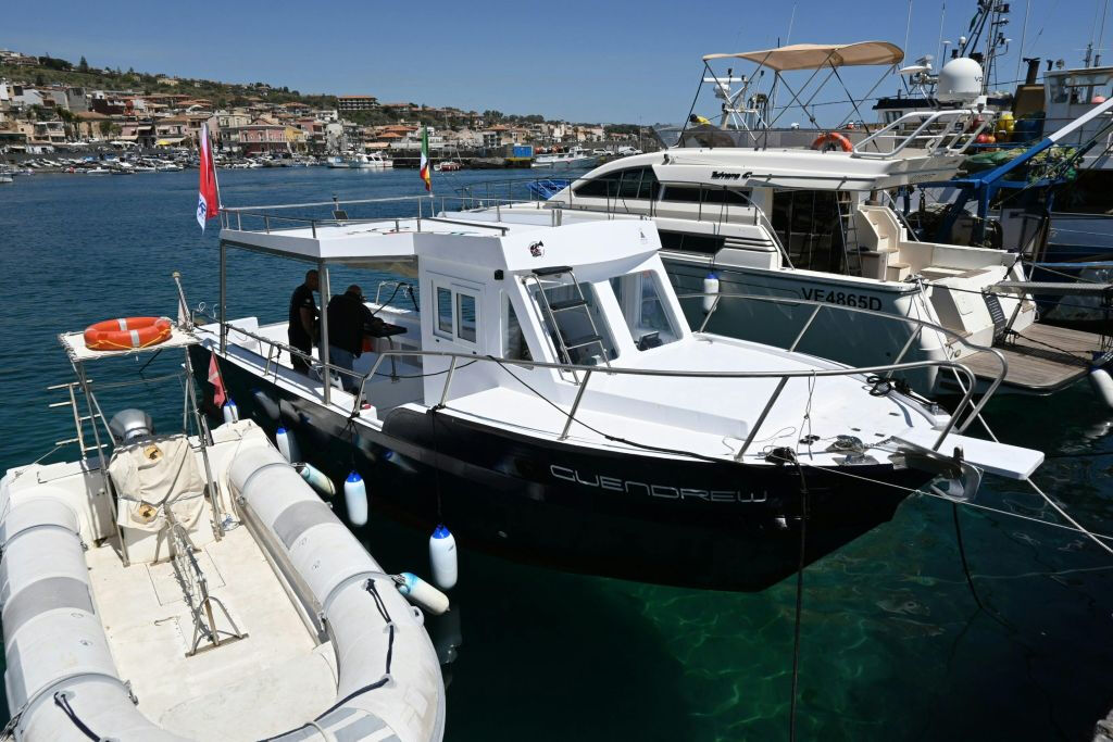 Aci Castello: Tour guidato di snorkeling