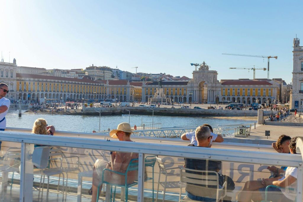 Lisboa Paseo en barco por el río Tajo con una bebida incluida