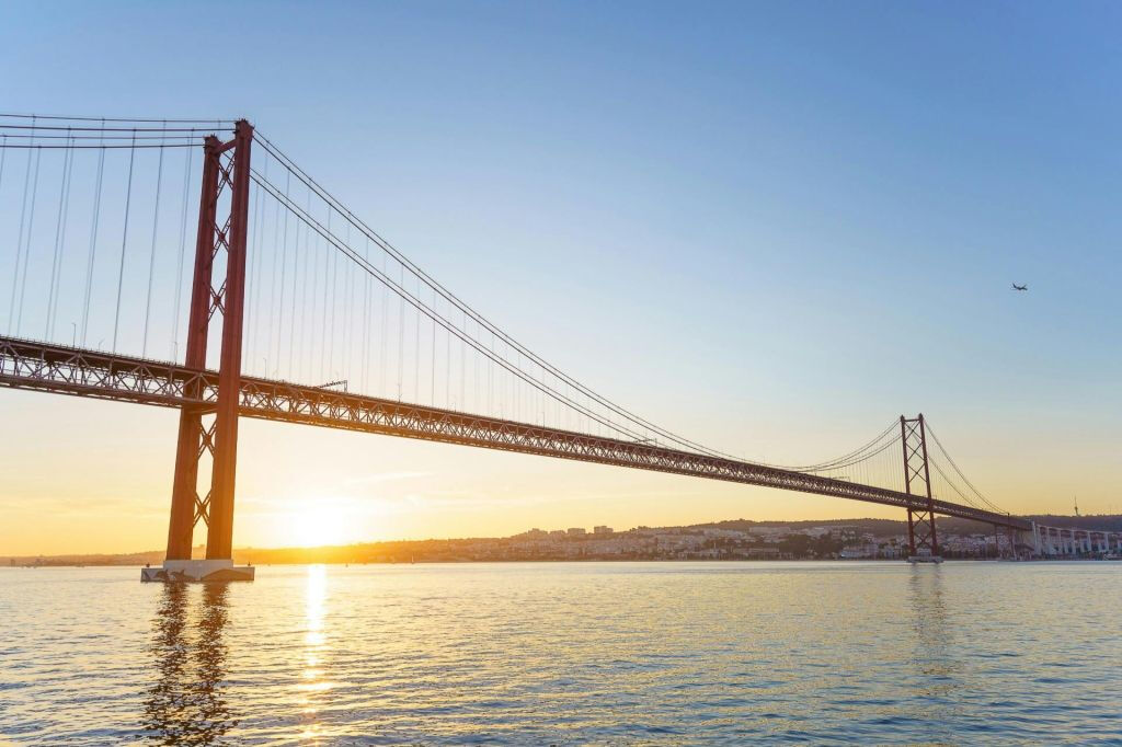 Lisbon Tagus River Sunset Cruise With Drink and Snacks