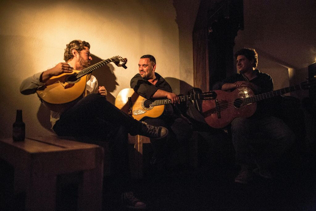 Lisbona: Tour gastronomico guidato + spettacolo di Fado
