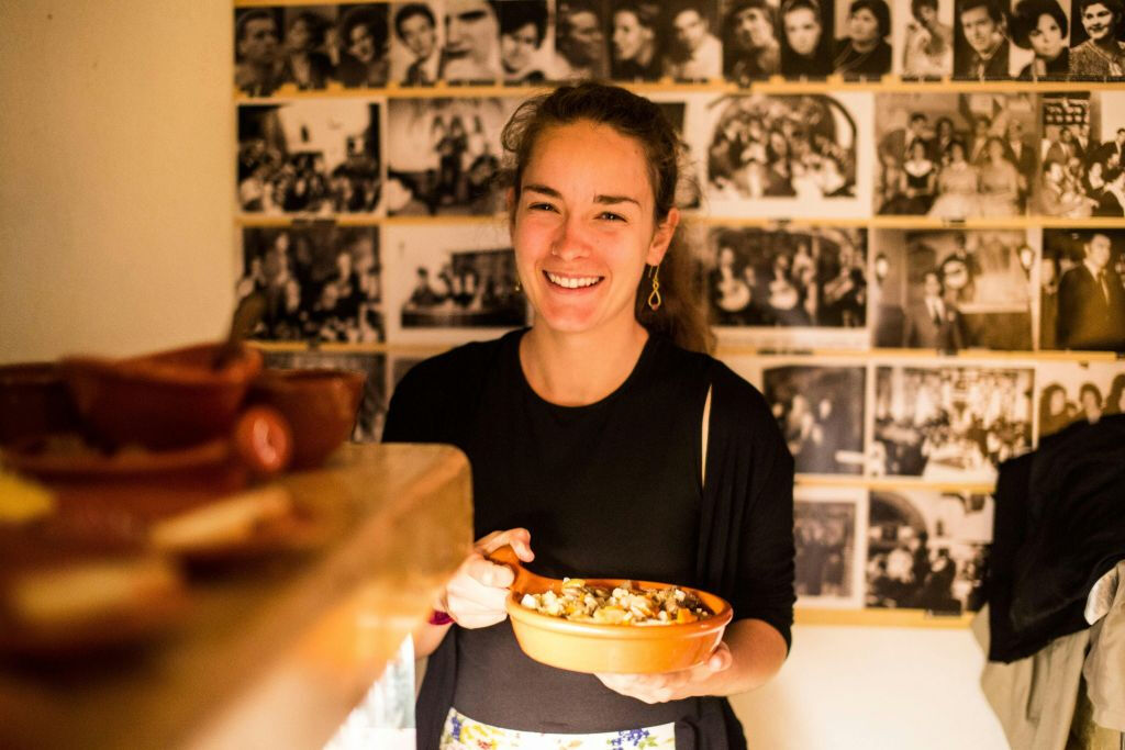 Lisbona: Tour gastronomico guidato + spettacolo di Fado