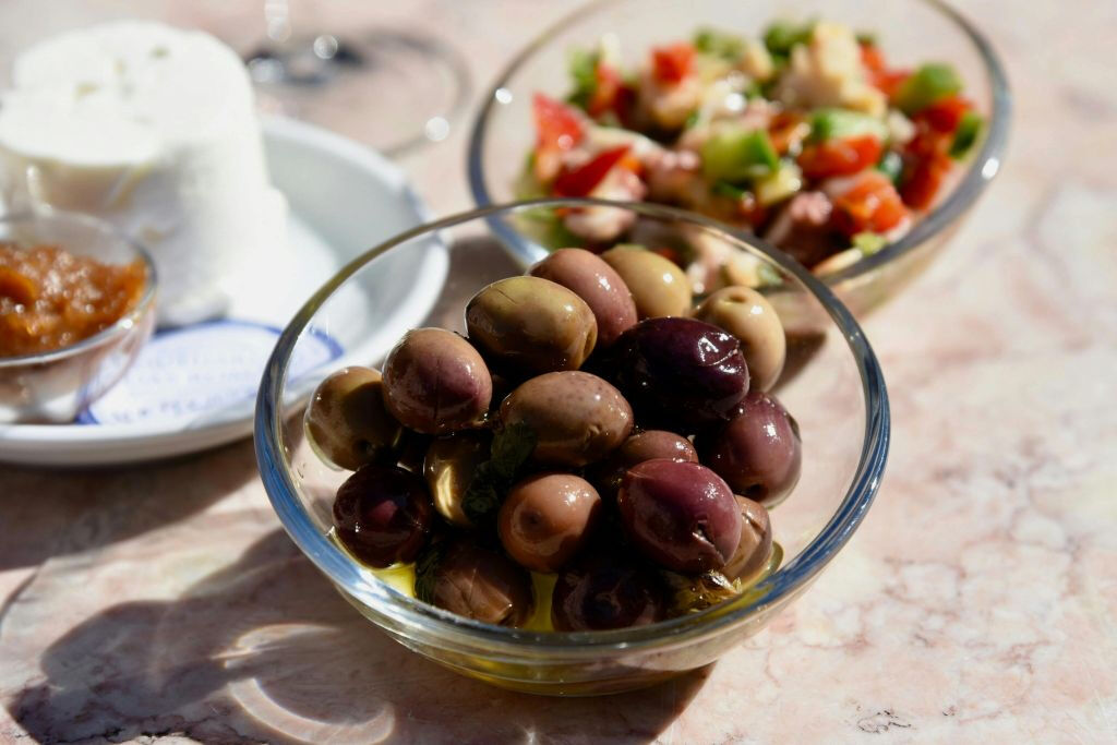 Lisbona: Tour gastronomico guidato + spettacolo di Fado