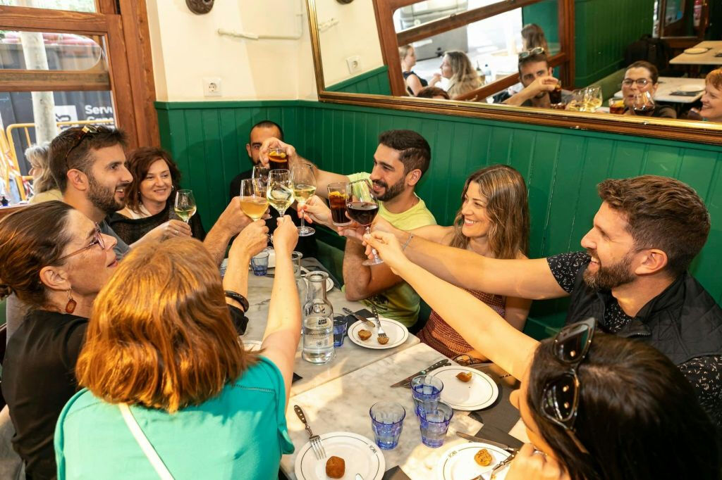 Barcelona: Comida y Tapas en el Eixample en Grupo Reducido por Chefs