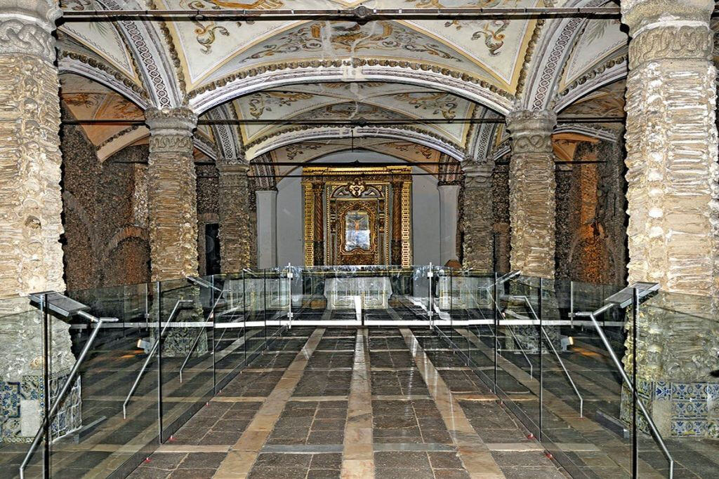 Evora: Guided City Tour + Wine Tasting