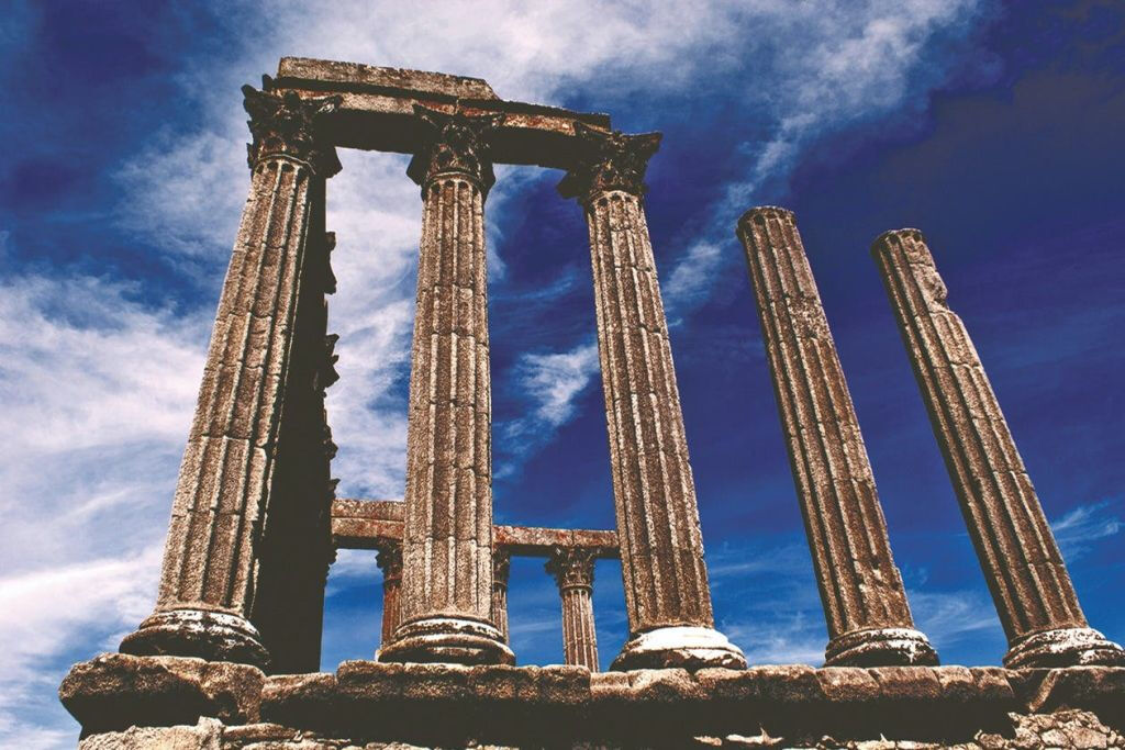 Evora: Guided City Tour + Wine Tasting
