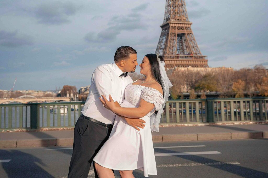 Parigi: Servizio fotografico professionale con la Torre Eiffel