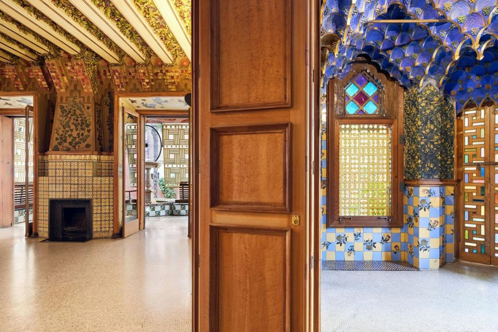 Bonjour, Gaudí