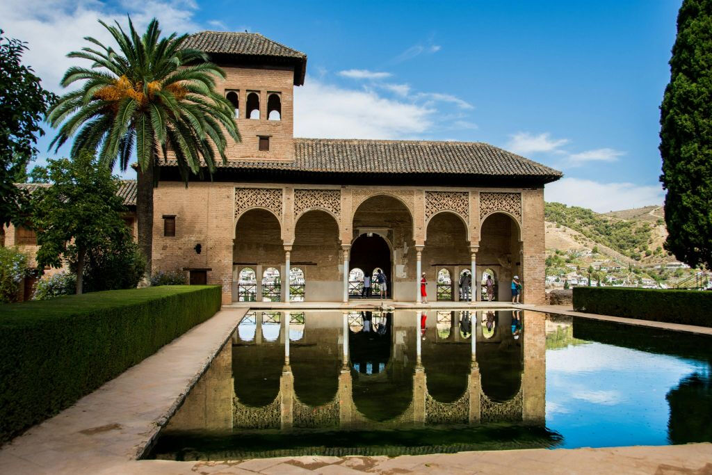 Alhambra y Palacios Nazaríes: Entrada + Visita Guiada