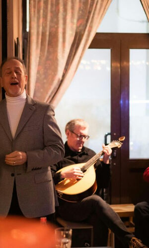 Lisboa: Espectáculo de Fado con Aperitivos Portugueses