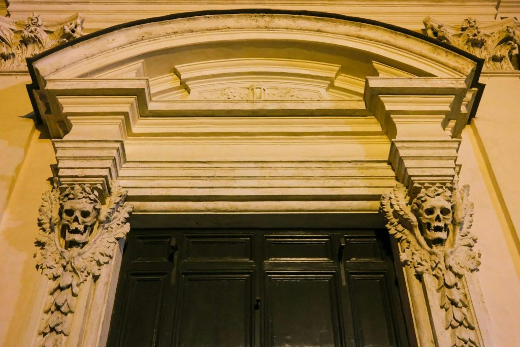 Rome: Ghosts & Legends Guided Walking Tour