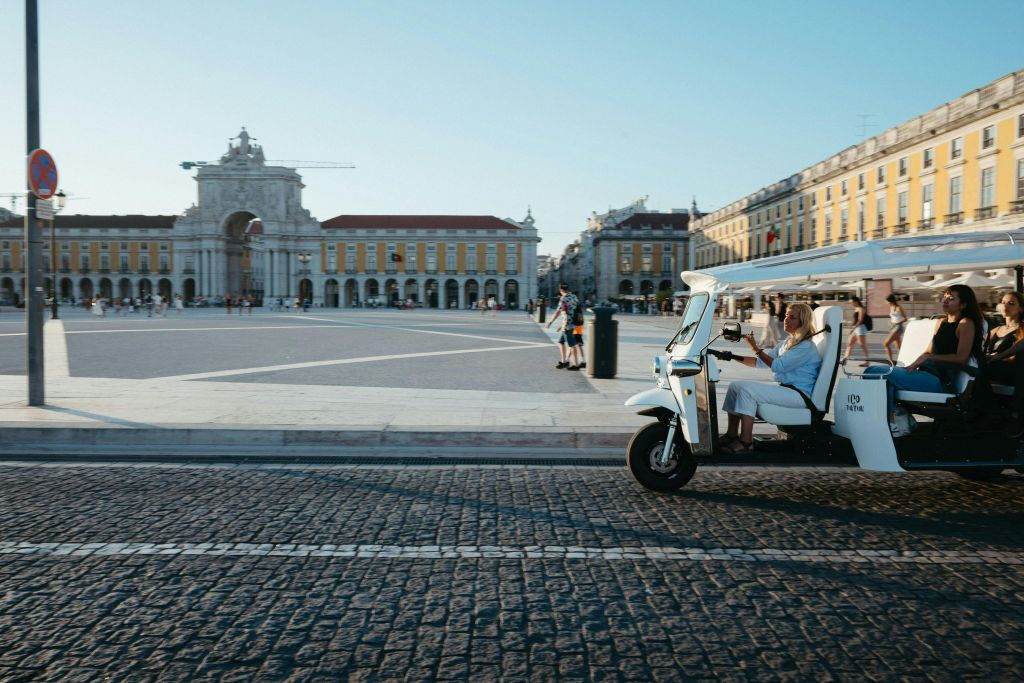 Lisboa: Excursión Eco Tuk Tuk Guiada de 1 Hora