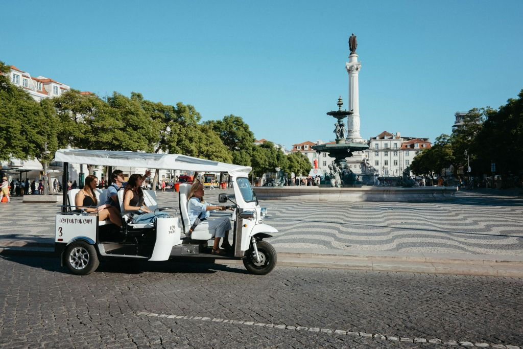 Lisbona: Tour Eco Tuk Tuk guidato di 1 ora