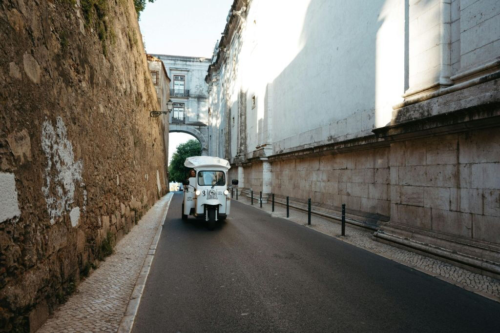 Lisboa: Excursión Eco Tuk Tuk Guiada de 1 Hora