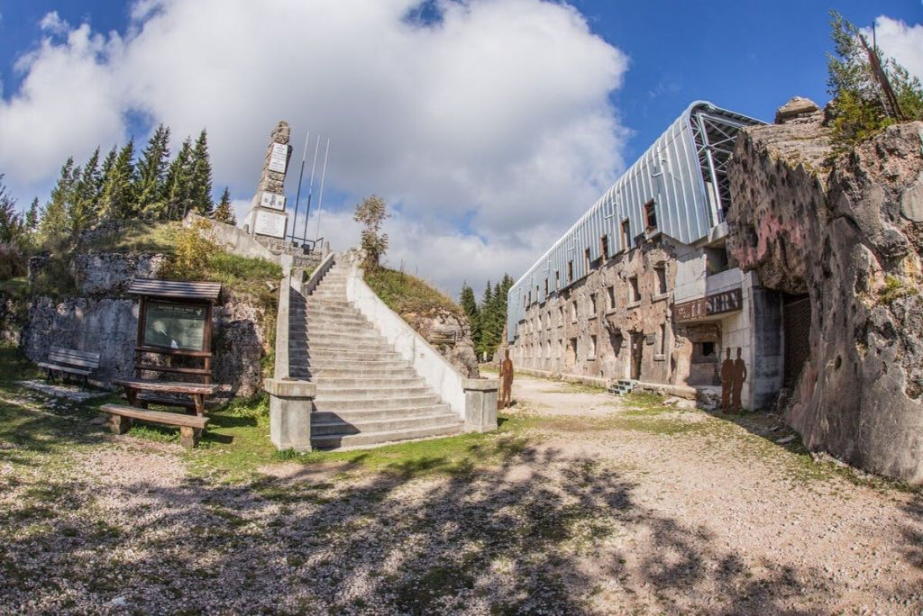 Fuerte Werk Lusérn: Entrada