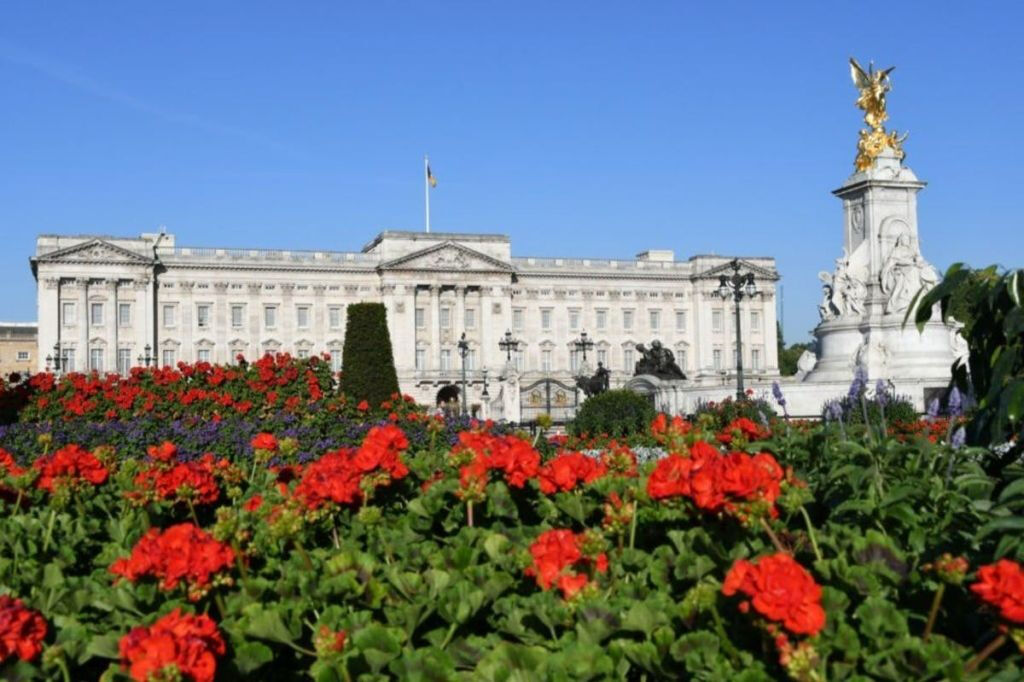 London: Guided Walking Tour + Food Tasting