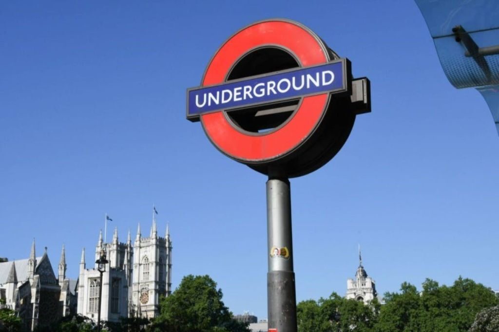 London: Guided Walking Tour + Food Tasting