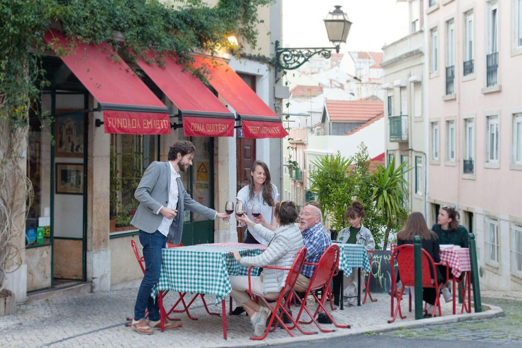 Lisboa Snacks & Wine Tour