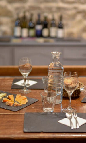 Afternoon Cheese and Wine Tasting in a Paris Cheese Cellar