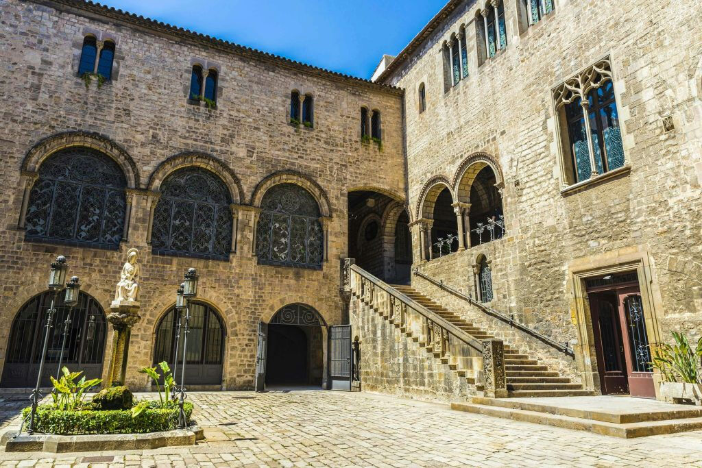 Barcelona Gothic Quarter: Audio Guide App by TouringBee