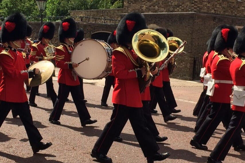 London: Walking Tour + Changing of the Guard at Buckingham Palace