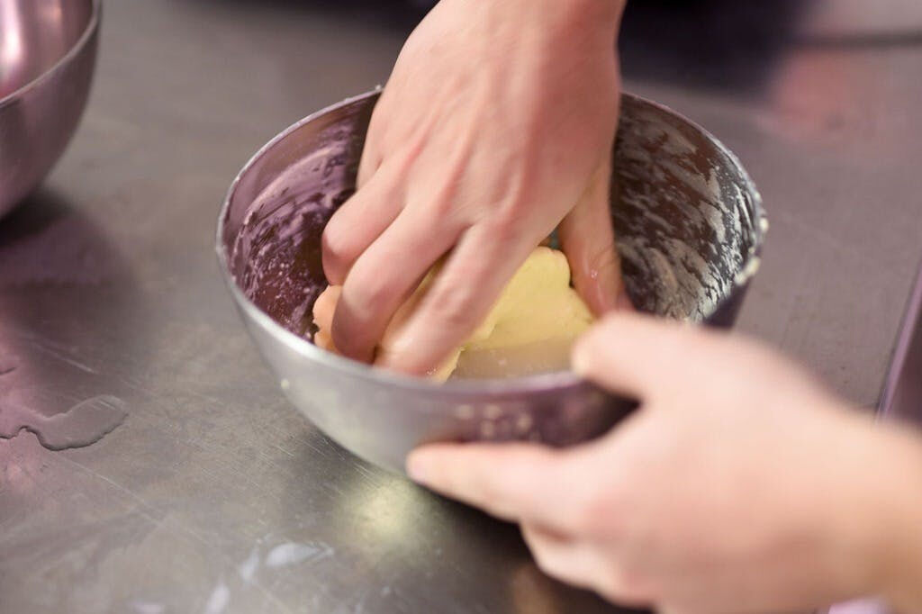 Workshop de fabricação de queijos em Paris, incluindo degustação de vinhos e queijos com um especialista