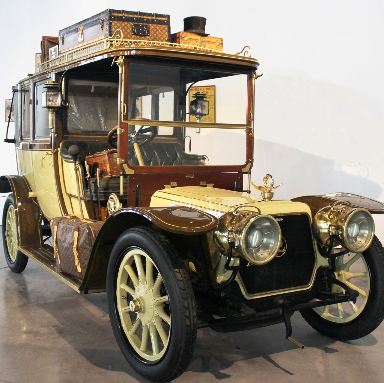 Museo del Automóvil y de la Moda: Entrada