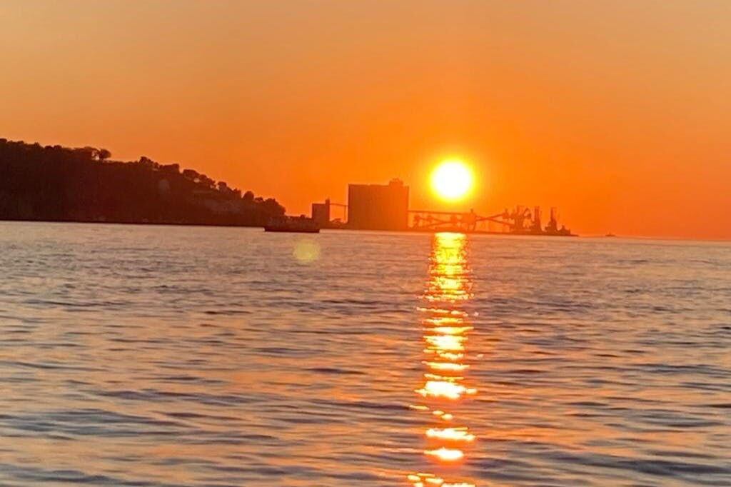 Lisbon: Sunset Speedboat Tour
