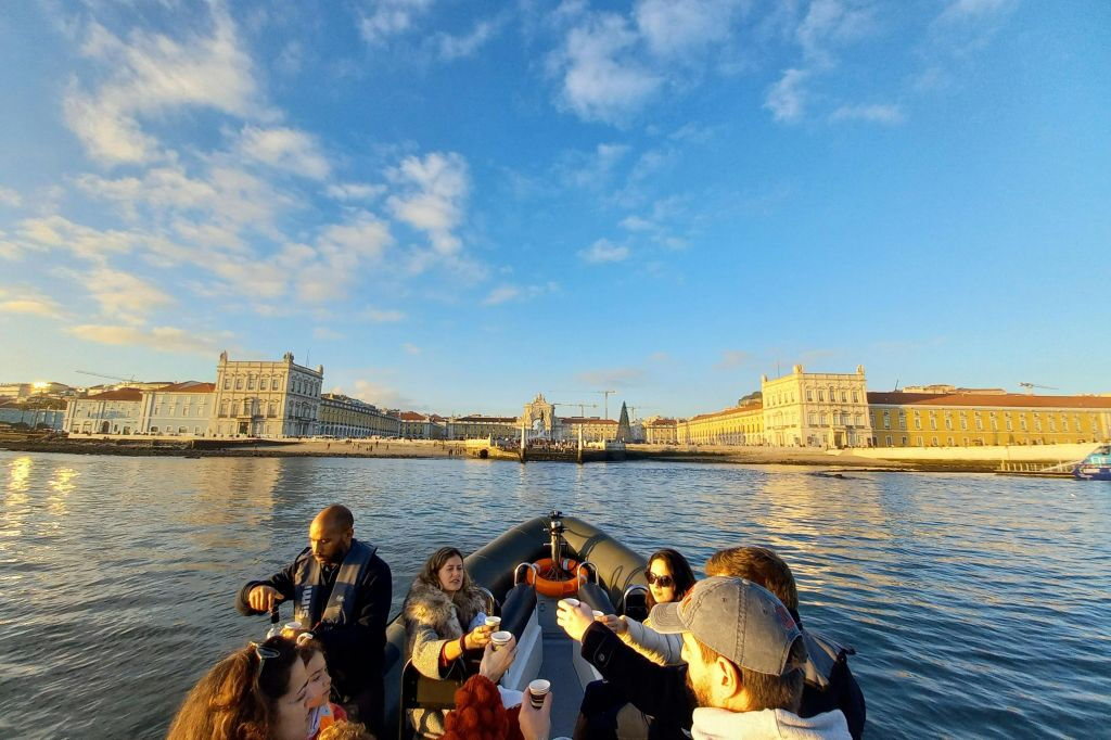 Lisbon: Sunset Speedboat Tour