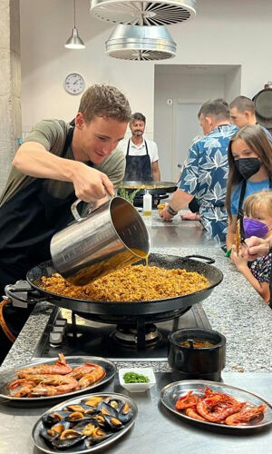 Valencia: Clase de Cocina de Paella, Tapas, Sangría y Visita al Mercado de Ruzafa