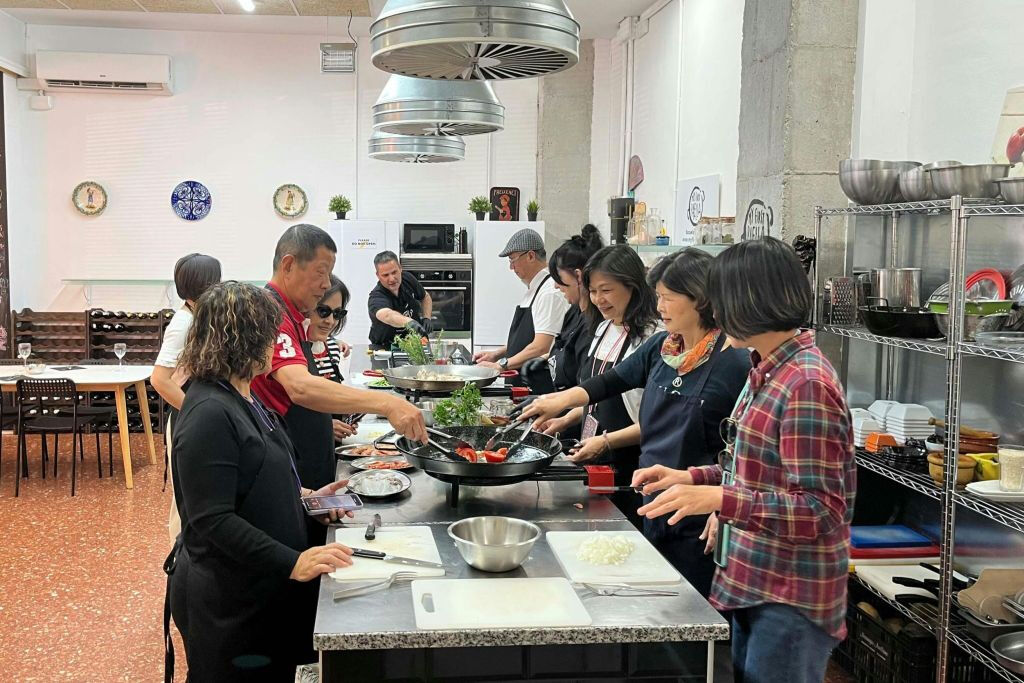 Valence : Cours de cuisine de paella, tapas, sangria et visite du marché de Ruzafa