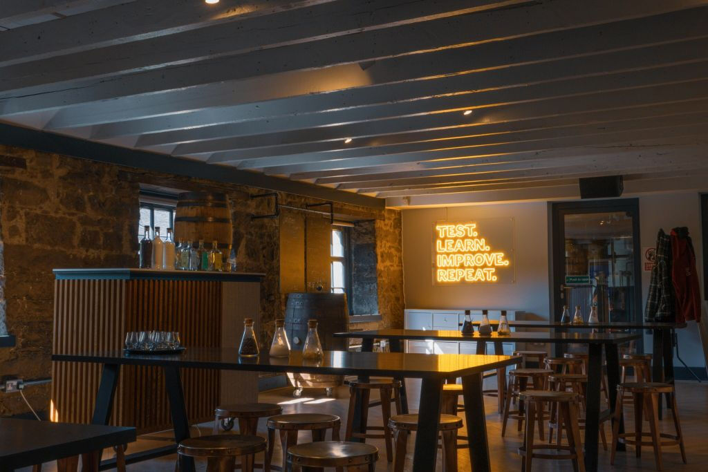 Holyrood Distillery: Guided Whisky & Gin Tasting Tour + Welcome Drink