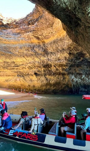 De Lagos: Passeio pelas cavernas marinhas de Benagil com um guia local