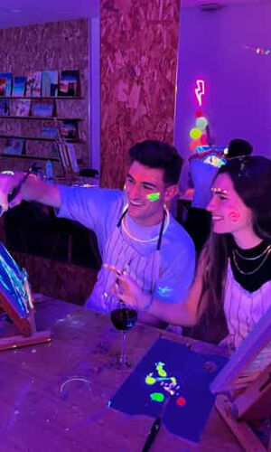 Taller de Pintura y Vino de la Academia Wine Gogh Glow