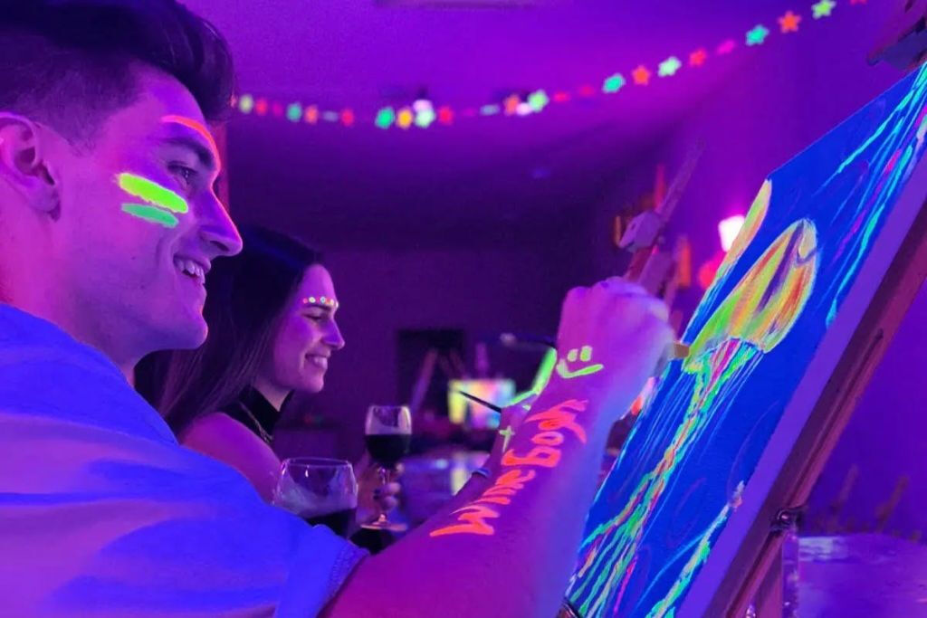 Atelier de peinture et de vin de l'Académie Wine Gogh Glow