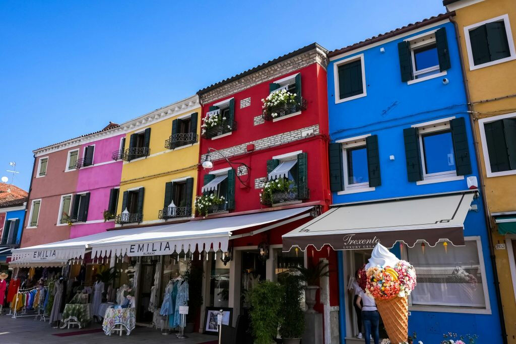 Passeio de barco particular pelas ilhas de Murano e Burano com demonstração de fabricação de rendas e sopro de vidro