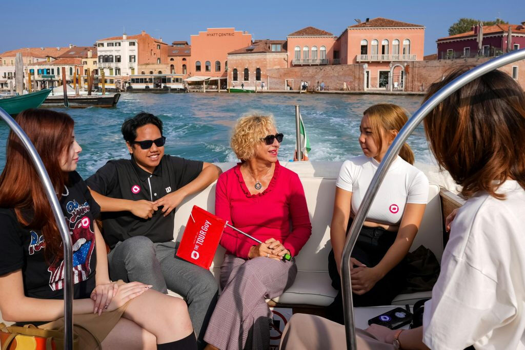 Passeio de barco particular pelas ilhas de Murano e Burano com demonstração de fabricação de rendas e sopro de vidro