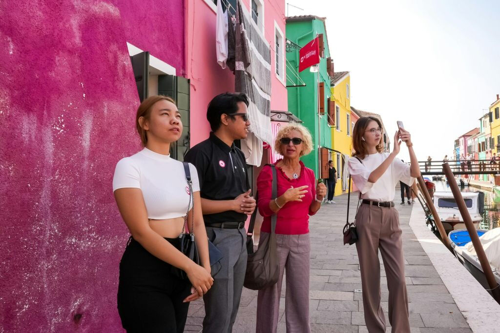 Passeio de barco particular pelas ilhas de Murano e Burano com demonstração de fabricação de rendas e sopro de vidro