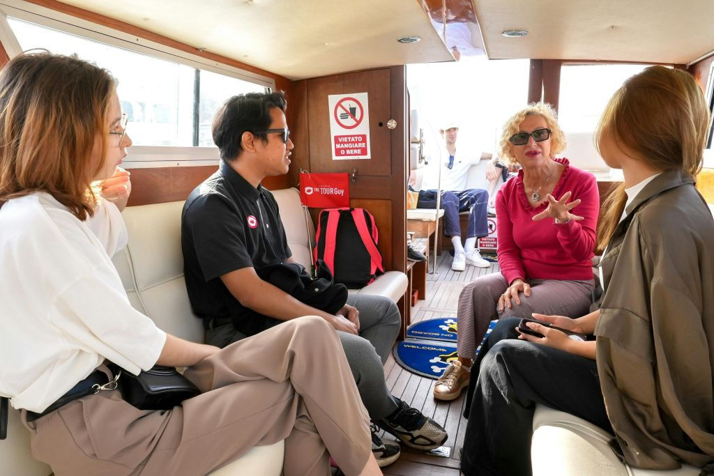 Passeio de barco particular pelas ilhas de Murano e Burano com demonstração de fabricação de rendas e sopro de vidro