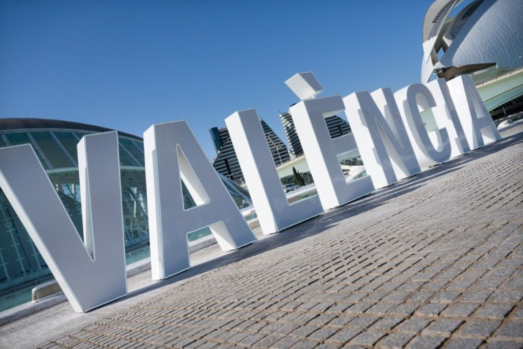 Valencia: Guided Grand City Bike Tour