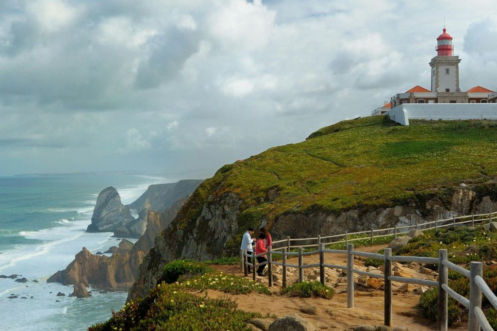 Pena Palace & Winery: Guided Tour + Wine Tasting + Transfer from Lisbon